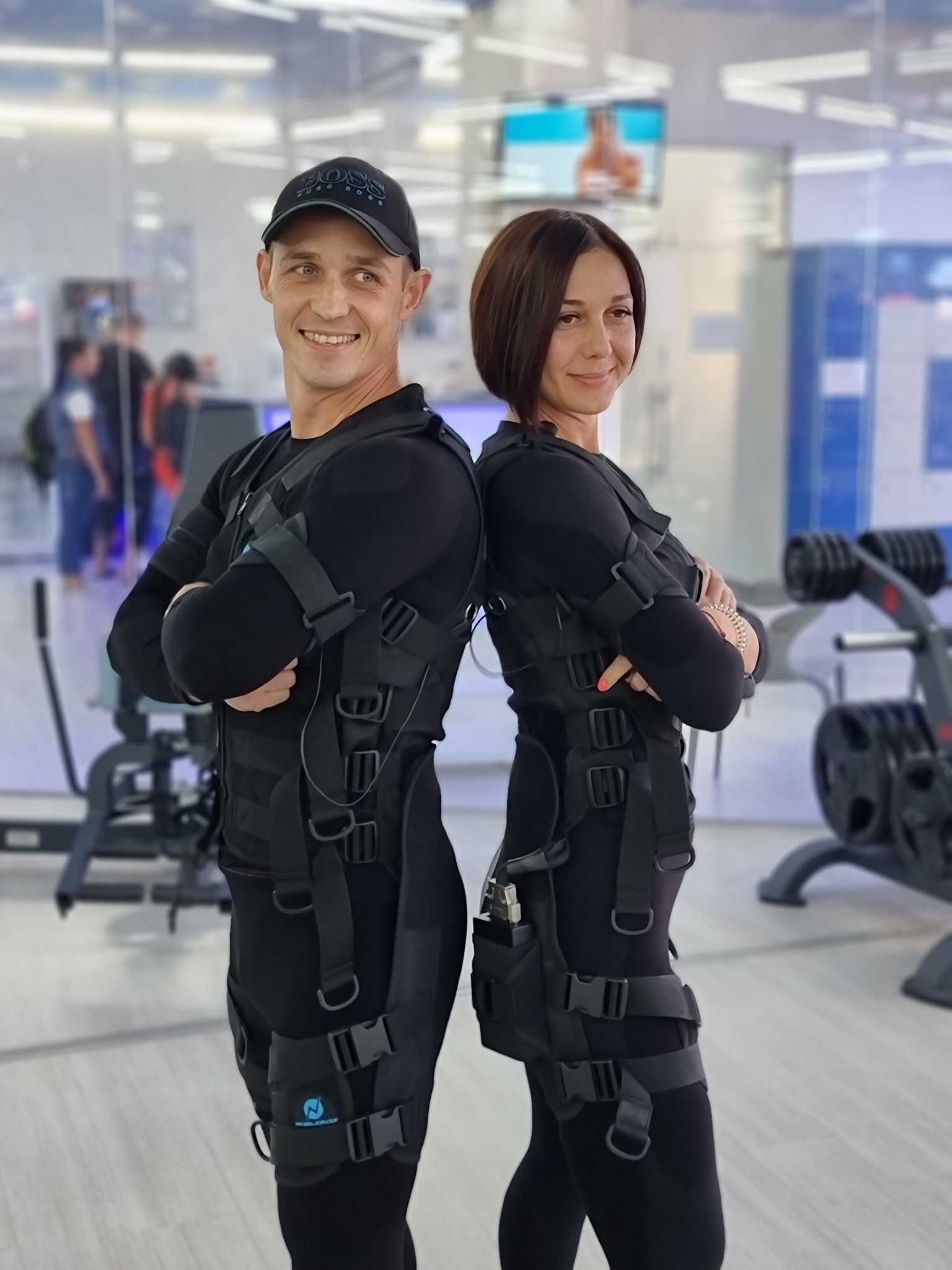 EMS-тренери SkyFit у спеціальних костюмах